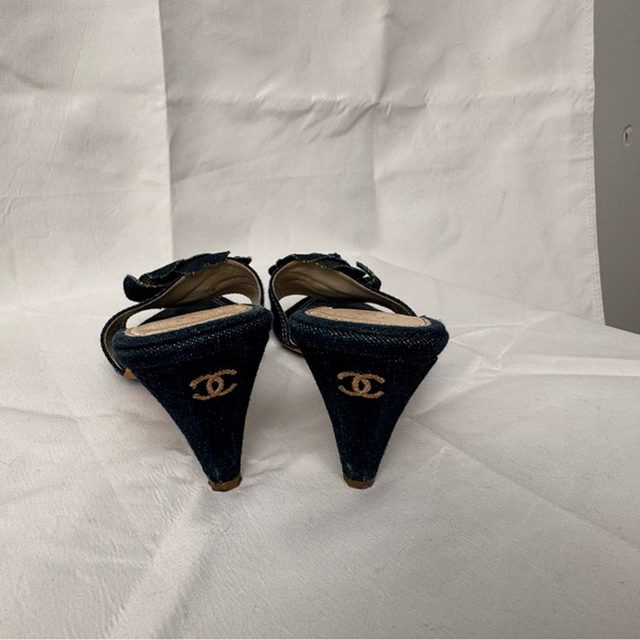Casual Glamoour! CHANEL Jeans Denim Blue Camellia Mules Kitten Heels 39.5 9.5 9 - Picture 4 of 6